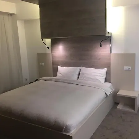 Plaza Hotel 3*