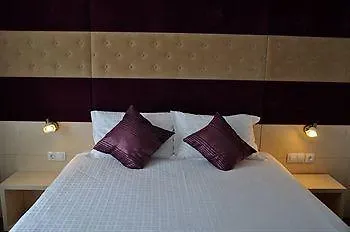 Hotel Plaza 3*