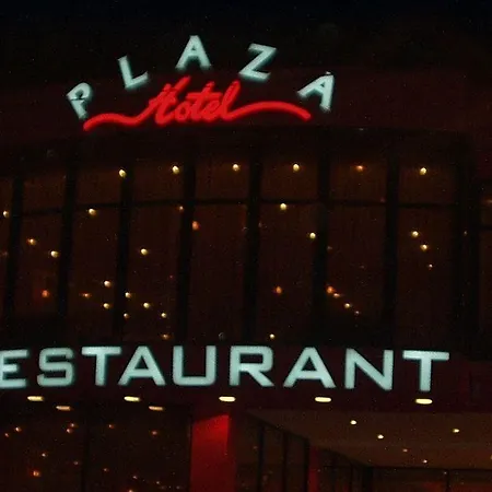 Plaza 3*