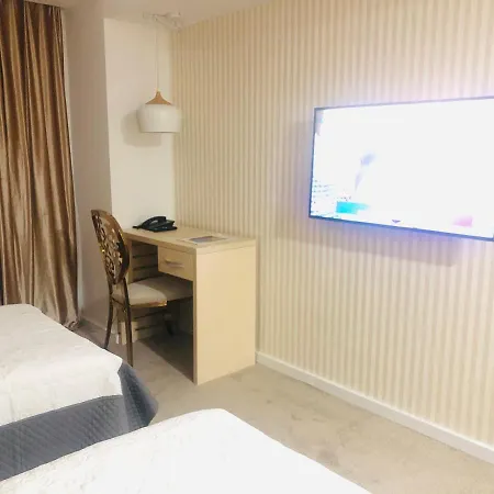 Hotel Plaza 3*